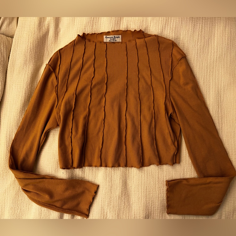 Concrete Jungle Long Sleeve Crop, no size tag but it fits like a women’s small